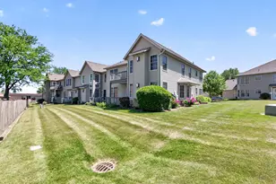 171 McLaren Dr N, Sycamore, IL 60178 - Photo 2