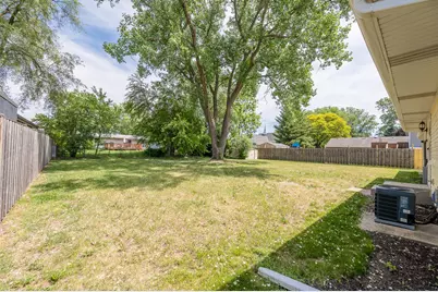 2212 Fairview Lane, McHenry, IL 60051 - Photo 14