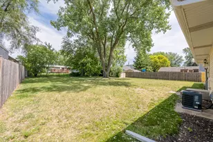 2212 Fairview Ln, McHenry, IL 60051 - Photo 14