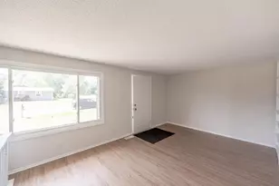 2212 Fairview Ln, McHenry, IL 60051 - Photo 4