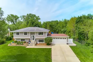 532 Cambridge Dr, Schaumburg, IL 60193 - Photo 1