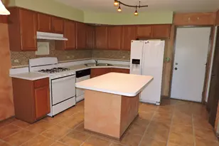 2480 Frost Dr, Aurora, IL 60503 - Photo 4