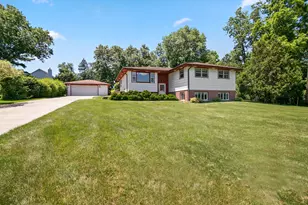 309 E Circle Dr, New Lenox, IL 60451 - Photo 4