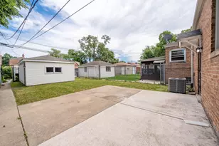 10449 S Vernon Ave, Chicago, IL 60628 - Photo 14