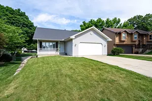 2014 Woodhavens Dr, Bloomington, IL 61701 - Photo 22