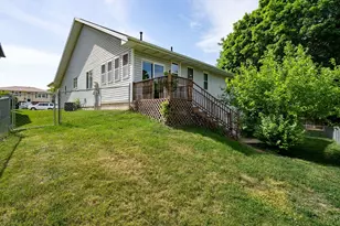 2014 Woodhavens Dr, Bloomington, IL 61701 - Photo 28