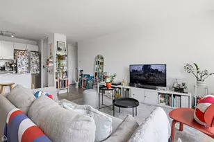 1450 E 55th Pl, Chicago, IL 60637 - Photo 2