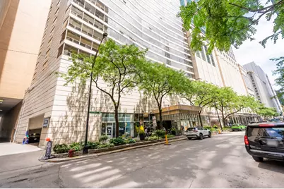 110 E Delaware Place #1702, Chicago, IL 60611 - Photo 2