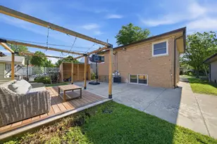 7506 Kilbourn Ave, Skokie, IL 60076 - Photo 32