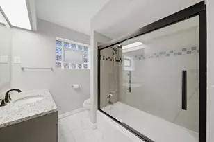 7506 Kilbourn Ave, Skokie, IL 60076 - Photo 12