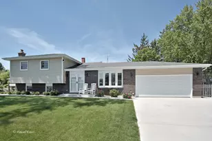 2901 Gregg Dr, McHenry, IL 60050 - Photo 1