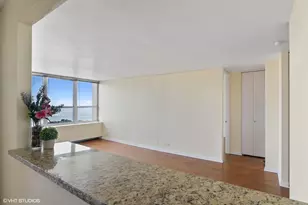 655 W Irving Park Rd, Chicago, IL 60613 - Photo 12