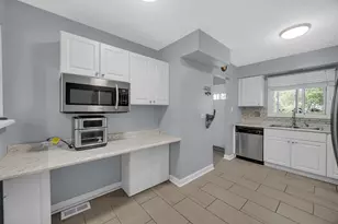 1010 Heathrow Ct, Wheaton, IL 60189 - Photo 14