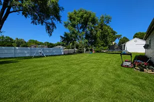 470 Fremont St, Elgin, IL 60120 - Photo 18