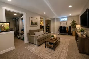 470 Fremont St, Elgin, IL 60120 - Photo 14