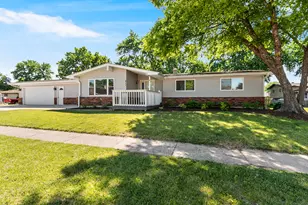 211 Indian Oaks Dr, Minooka, IL 60447 - Photo 1