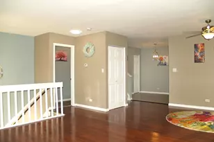 381 Park Ridge Ln, Aurora, IL 60504 - Photo 2