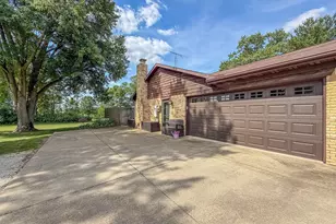 9758 E 1980 North Rd, Oakwood, IL 61858 - Photo 38