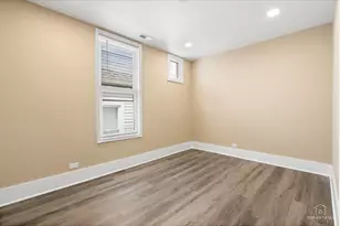 2939 N Hamlin Ave, Chicago, IL 60618 - Photo 16