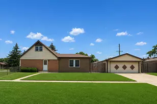 6853 Saratoga Dr, Bridgeview, IL 60455 - Photo 2