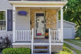 326 Logan Ave, Dixon, IL 61021 - Photo 4