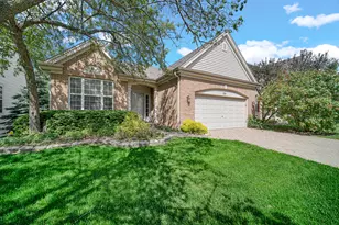 720 Viewpointe Dr, Saint Charles, IL 60174 - Photo 2
