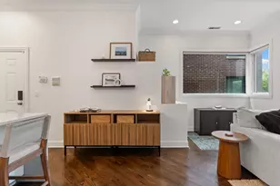 1131 W Addison St, Chicago, IL 60613 - Photo 8