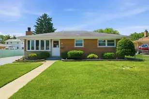 498 Gilbert Dr, Wood Dale, IL 60191 - Photo 2
