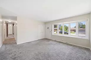 498 Gilbert Dr, Wood Dale, IL 60191 - Photo 4