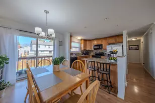 829 Prairie Ave, Bartlett, IL 60103 - Photo 2