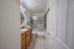 829 Prairie Ave, Bartlett, IL 60103 - Photo 8