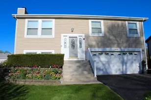829 Prairie Ave, Bartlett, IL 60103 - Photo 1