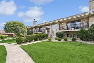 10629 Lynn Dr, Orland Park, IL 60467 - Photo 2