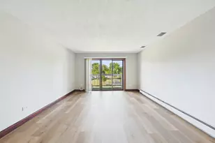 2222 S Goebbert Rd, Arlington Heights, IL 60005 - Photo 2