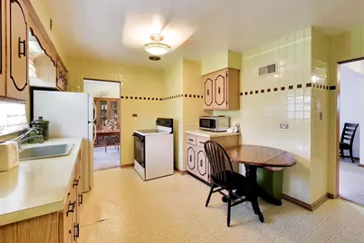 3360 W Arthur Avenue, Lincolnwood, IL 60712 - Photo 8