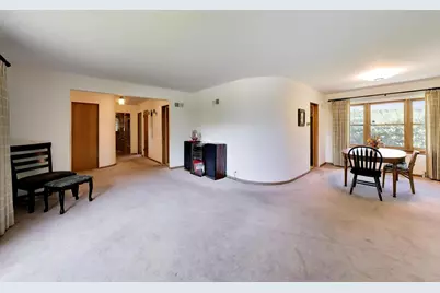 3360 W Arthur Avenue, Lincolnwood, IL 60712 - Photo 4
