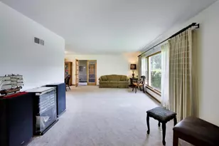 3360 W Arthur Ave, Lincolnwood, IL 60712 - Photo 2