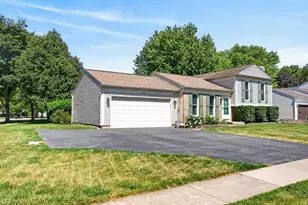 1000 Timberwood Ln, Algonquin, IL 60102 - Photo 2