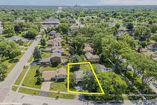 409 Marion St, Roselle, IL 60172 - Photo 2
