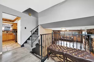 10732 S Meadow Ln, Palos Hills, IL 60465 - Photo 4