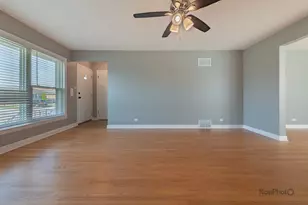 8500 W Carmen Ave, Chicago, IL 60656 - Photo 6