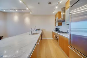 340 E Randolph St, Chicago, IL 60601 - Photo 12