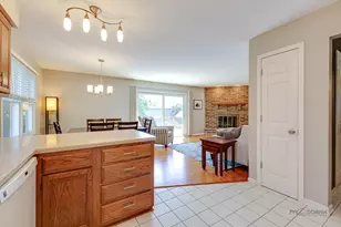 317 Wooded Knoll Dr, Cary, IL 60013 - Photo 8