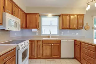 317 Wooded Knoll Dr, Cary, IL 60013 - Photo 6