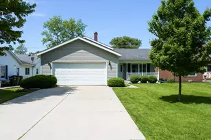 510 Dunbar St, Beecher, IL 60401 - Photo 2
