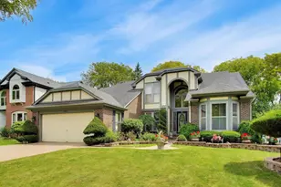 245 Southfield Dr, Vernon Hills, IL 60061 - Photo 2