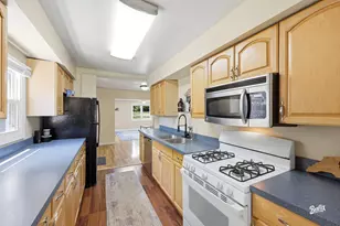 32988 N Meadow Rd, Grayslake, IL 60030 - Photo 2