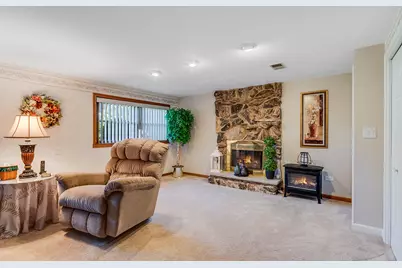 7706 Hayenga Lane, Darien, IL 60561 - Photo 10