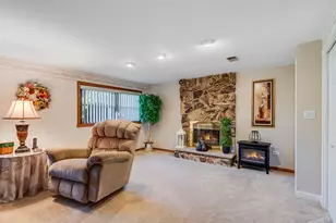 7706 Hayenga Ln, Darien, IL 60561 - Photo 10