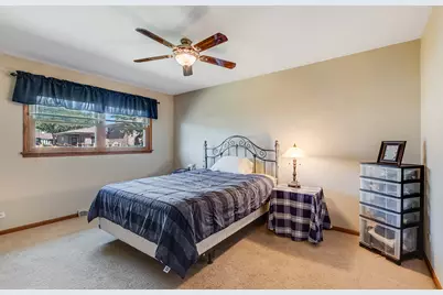 7706 Hayenga Lane, Darien, IL 60561 - Photo 14